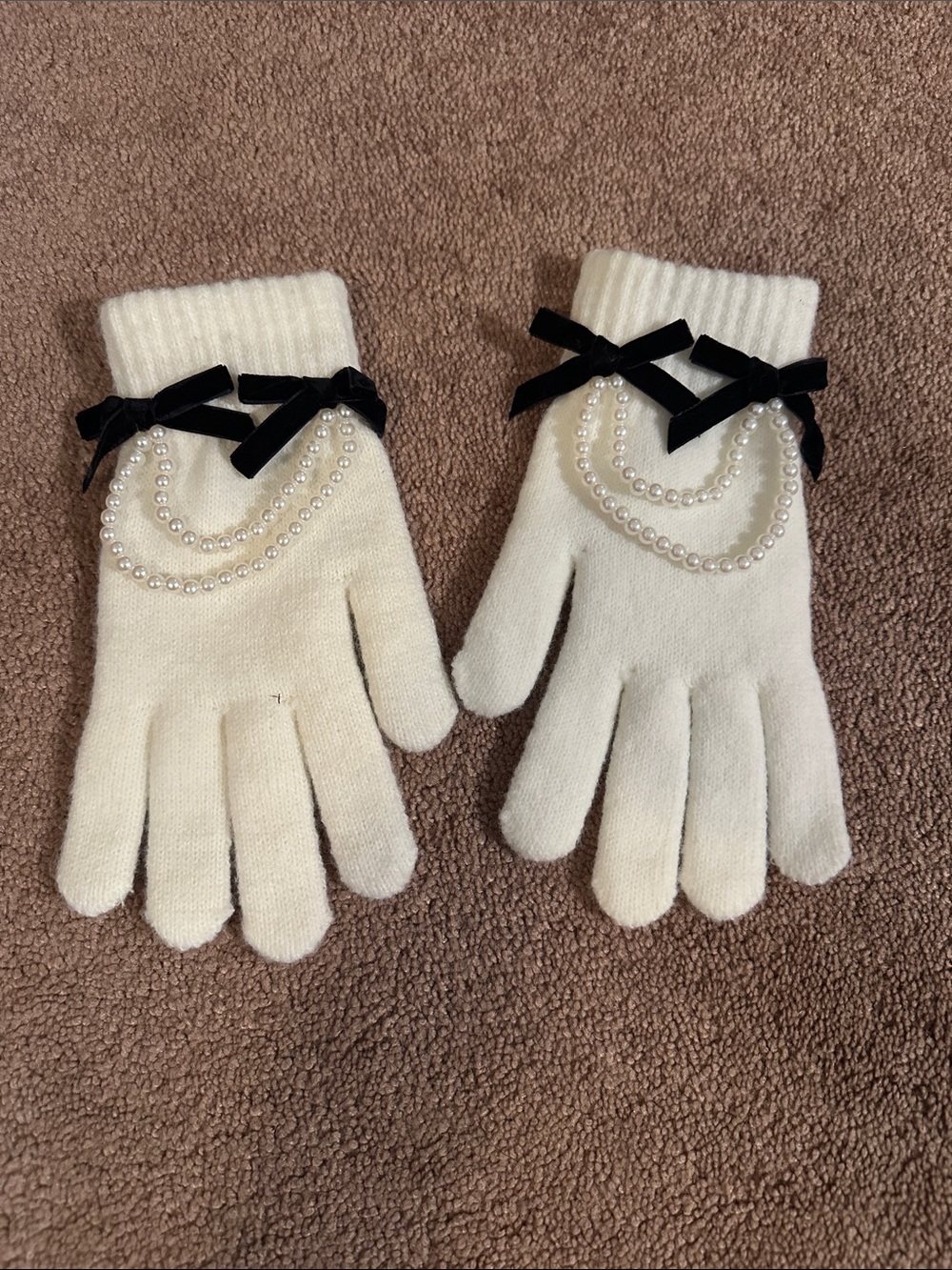 Pearl-Trim Ivory Knit Gloves with Black Velvet Bow